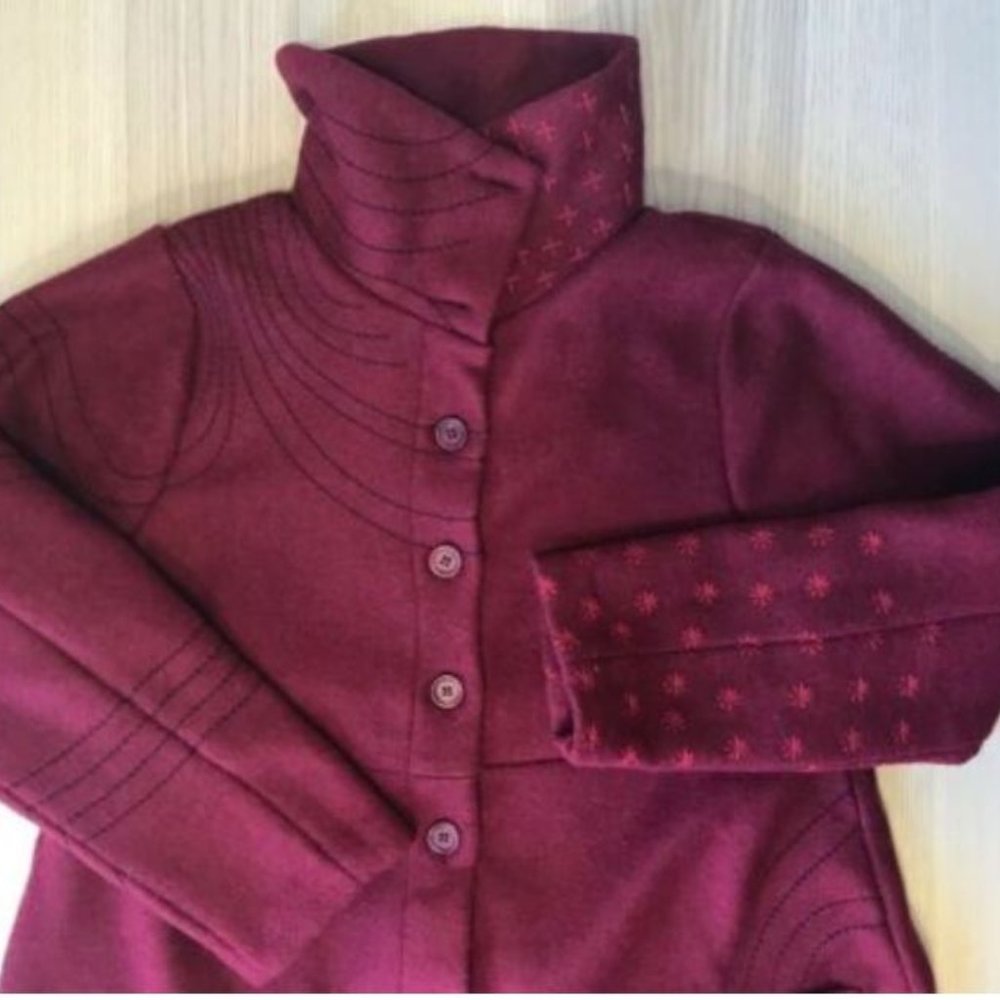 Warm and stylish Orion coat in lovely shade of red - Picture 5 of 12